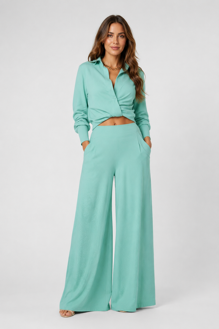 Conjunto de verano con camisa anudada y pantalón palazzo de cintura alta