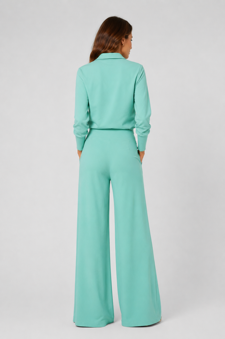 Conjunto de verano con camisa anudada y pantalón palazzo de cintura alta